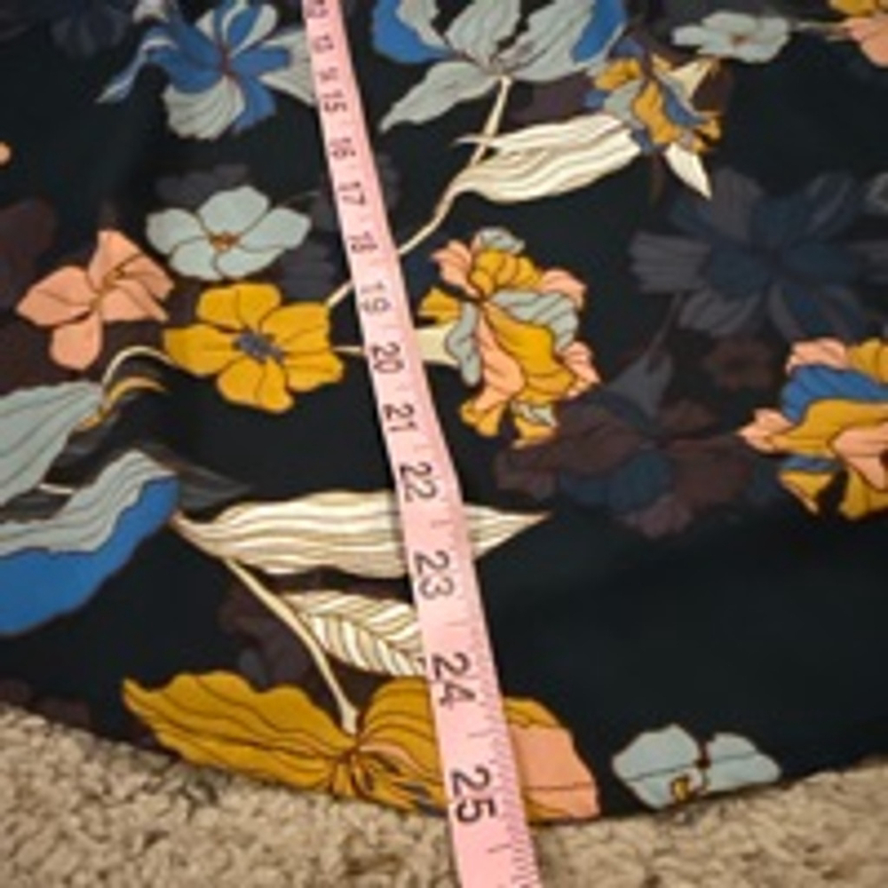Women's Who What Wear Top XL Navy Floral Sleeveless - Picture 5 of 6